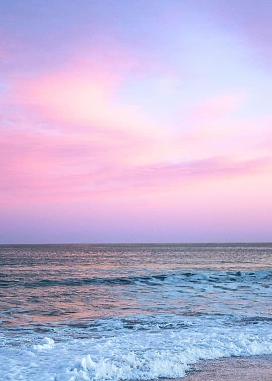 Pastel Sunrise Over the Ocean
